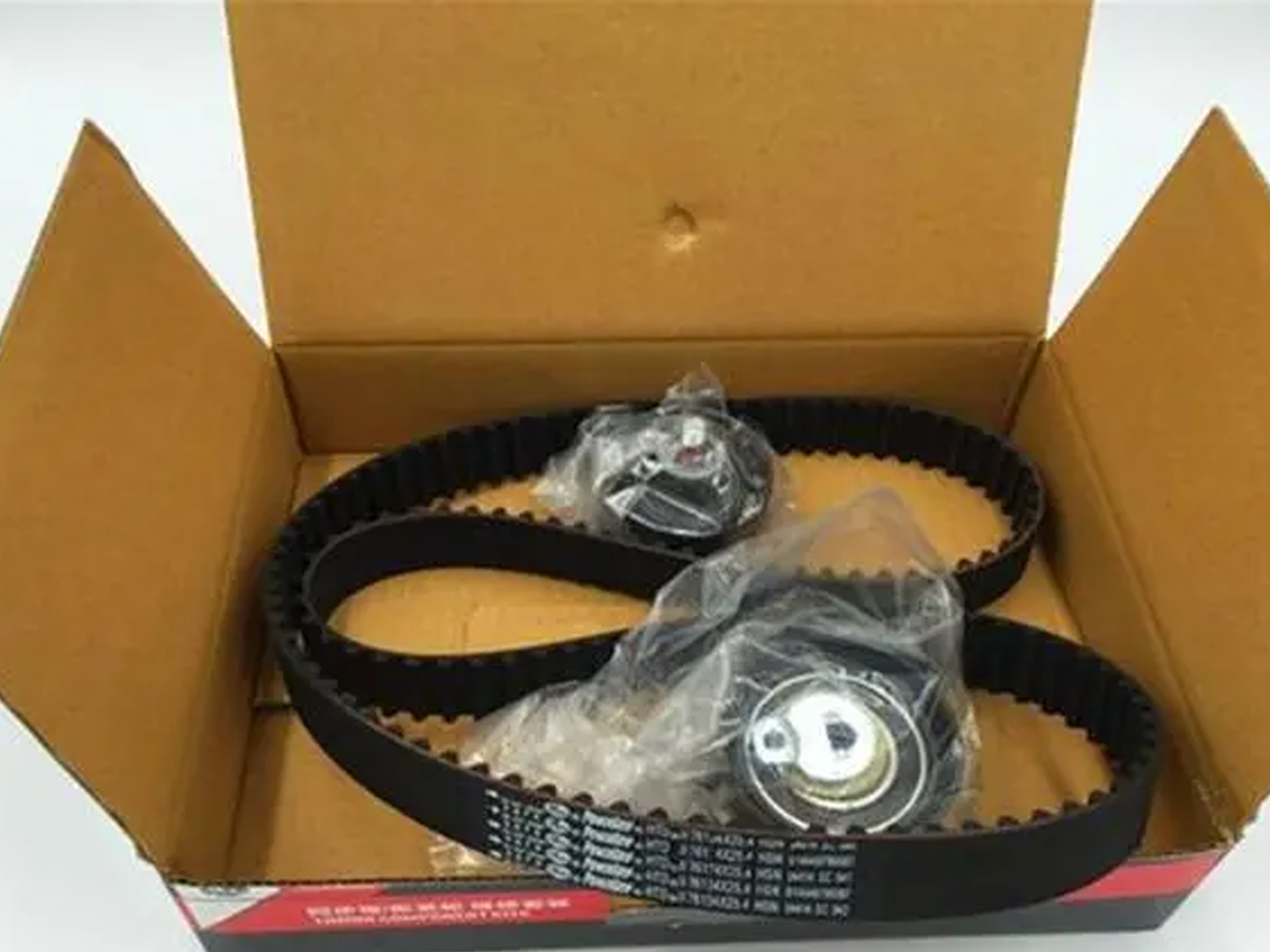 Gaano karaming kilometro ang kailangang mapalitan ang timing belt