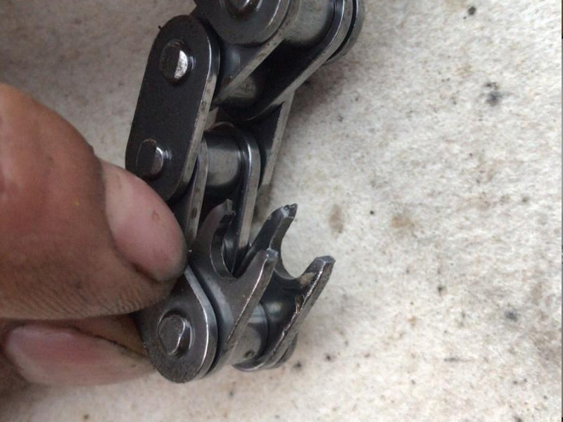 Sigurado, narito ang pagsasalin ng mga sintomas na maaaring mangyari kapag ang isang chain chain ay nabigo sa isang trak: